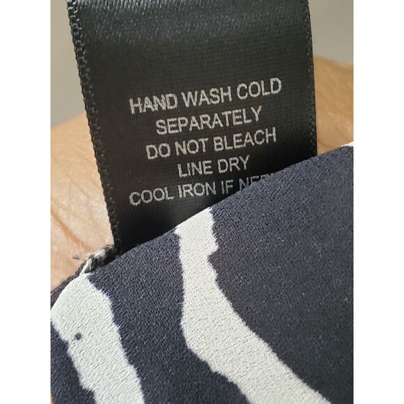 Pleione Womens Black White Zebra Print Polyester V-Neck Top Blouse Size Small - Picture 12 of 14